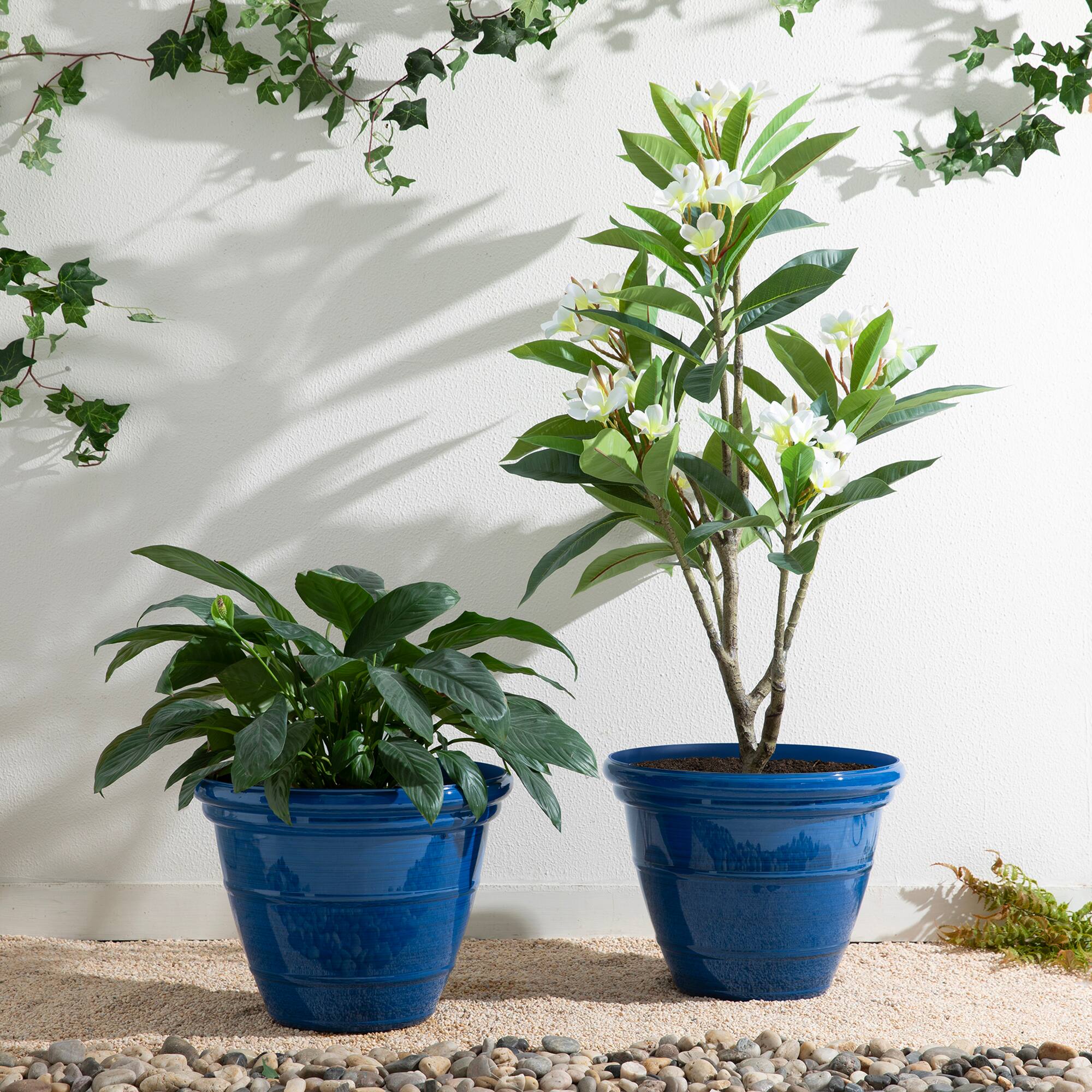 Glitzhome® Round Faux Ceramic Pot Plastic Planter Set